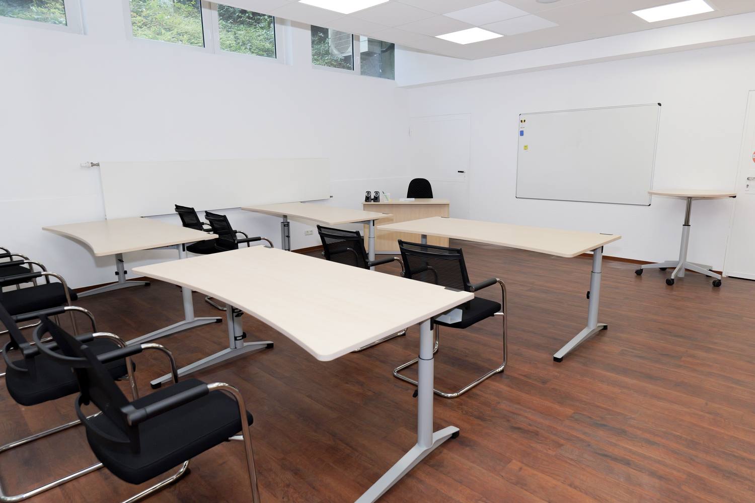 Ein Unterrichtsraum der Schule, vorbereitet für eine Stunde zu den Pflegegrundlagen.